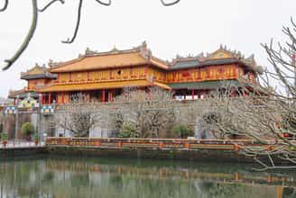 Cảm nhận hơi thở triều Nguyễn tại Lầu Ngũ Phụng cổ kính