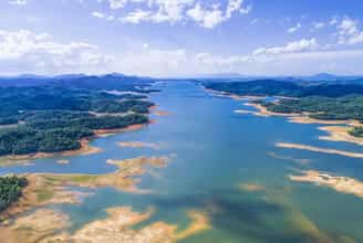 Exploring Ke Go Lake: A Peaceful Haven Amidst the Sunny and Windy Central Vietnam