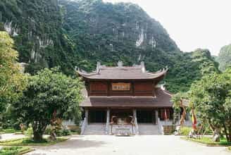 Đền Suối Tiên – Sự Hòa Quyện Giữa Tâm Linh Và Cảnh Quan Hùng Vĩ