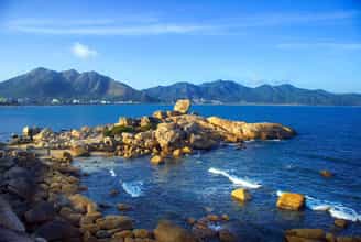 Vẻ đẹp "nức lòng người" của Hòn Chồng Nha Trang