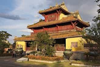 Qua Lối Cổ, Nghe Hồn Huế: Trải Nghiệm Khó Quên Tại Hiển Lâm Các