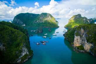 Ngỡ Ngàng Trước Vẻ Đẹp Hùng Vĩ Và Yên Bình Của Vịnh Bái Tử Long