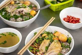 Hương Vị Phở Gà Nguyệt Đậm Đà Trong Từng Giọt Nước Dùng