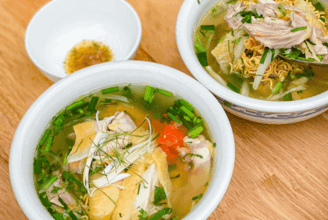 Ăn Gì Ở Bãi Cháy? Gợi Ý Quán Phở Gà Tuấn Hiếu Ngon Chuẩn Vị