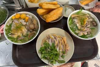 Trải Nghiệm Phở Gà Truyền Thống Hà Nội Tại Quán Phở Tiến 30 Năm Tuổi