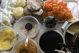 Chè Ngọt, Xôi Dẻo – Khám Phá Đặc Sản Xôi Chè Bà Thìn