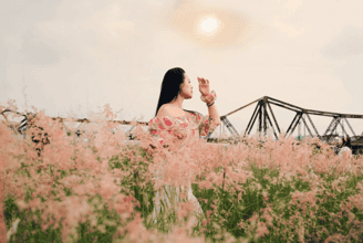 Lặng Ngắm Bãi Cỏ Hồng – Thiên Đường Ảnh Sống Ảo Mới Tại Hà Nội