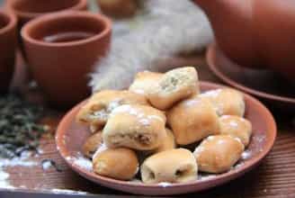 Ăn Thử Bánh Chả Hà Nội – Ngỡ Đâu Đang Ôm Cả Mùa Thu Trong Tay