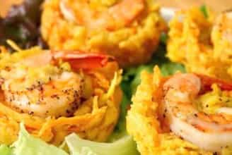 Món Bánh Tôm Hồ Tây: Ngọt Ngào Và Giòn Rụm Trong Từng Miếng