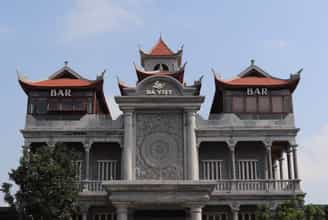 Khám Phá Sự Tinh Xảo Của Đá Quý Tại Trung Tâm Nghệ Thuật Hồng Quang