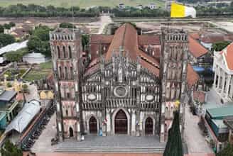Khám Phá Kiệt Tác Gothic Trăm Tuổi Tại Vương Cung Thánh Đường Sở Kiện