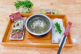 Thưởng Thức Phở Dê Bát Đá Ninh Bình: Hương Vị Khó Quên