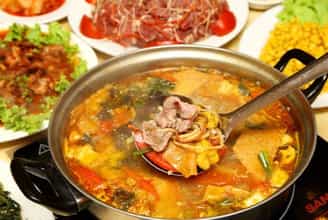 Hương Vị Lẩu Cua Tự Nhiên, Đậm Đà Tại Lẩu Cua Bà Chanh Huế