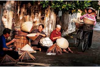 Làng Tây Hồ: Điểm Đến Cho Những Ai Mê Mẩn Vẻ Đẹp Nón Bài Thơ