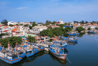 Thức Dậy Ở Huế Với Mùi Mặn Nồng Của Làng Chài Vân Quật Đông