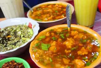 Sợi Bánh Mềm Mại, Nước Dùng Ngọt Thanh: Thưởng Thức Bánh Canh Nam Phổ Huế
