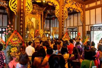 Chìm Đắm Trong Không Gian Linh Thiêng Của Lễ Hội Đền Huyền Trân Công Chúa