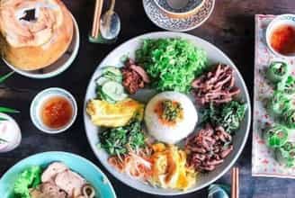 Cơm âm phủ Huế: Tinh tế từ cách bày biện đến hương vị mộc mạc