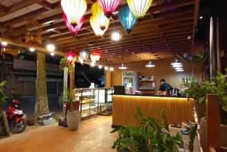 Thưởng Thức Trà Và Bánh Trong Không Gian Ấm Cúng Của MTK Cake &amp; Coffee