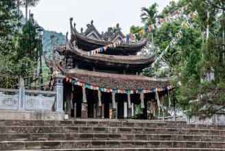 Lạc Trôi Giữa Dòng Suối Yến Thơ Mộng: Trải Nghiệm Tuyệt Vời Tại Lễ Hội Chùa Hương