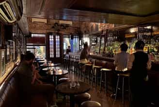 Polite & Co: 河内古街深处的复古酒吧一隅