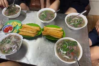 Thưởng Thức Bát Phở Bò Cụ Tặng Nóng Hổi Chuẩn Vị Xưa Tại 23 Hàng Tiện