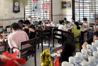 Bánh Bà Đỏ Huế: Có Thật Sự Ngon Xuất Sắc Như Lời Đồn?
