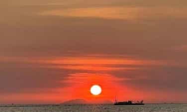 返回Rach Gia,沉浸在美丽的日落中
