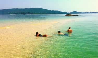Con đường cát giữa biển tuyệt đẹp, phải 'tuỳ duyên' mới gặp ở Cô Tô