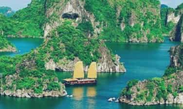 Khám phá vịnh biển mang ý nghĩa ‘đóa hoa lan hạ xuống trần thế’