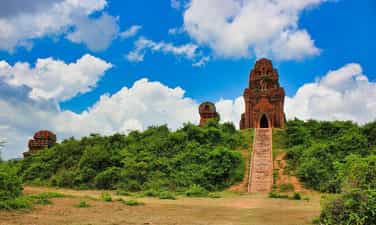 Vẻ đẹp cổ kính của tháp Nhạn - Phú Yên