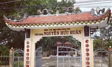Thu Khoa Huan의 무덤과 사원