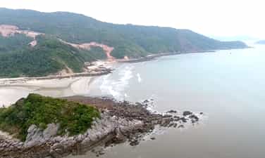 游览玉 Vung 岛,欣赏下龙湾的神奇风光