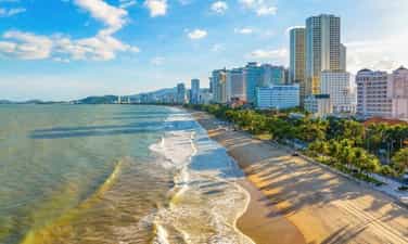 芽庄 - 绿色海湾岸边的美丽城市