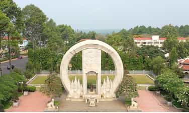 Mộ 3000 đồng bào An Lộc bị đế quốc Mỹ tàn sát ngày 03/10/1972