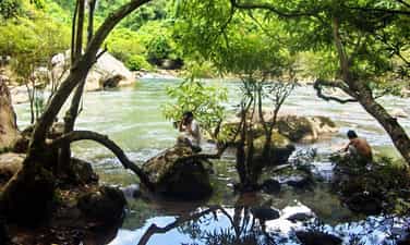 在峰牙 - 格邦“躲避阳光”，欣赏令人惊叹的山脉和森林美景