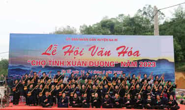 Chợ tình Xuân Dương