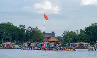 Hội đua ghe truyền thống