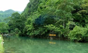 高平 Pac Bo 遗址全景。
