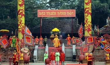 对于计划在2026年9月30日至10月3日期间探访越南的旅行者,这里有一个不容错过的好消息:这段时间,作为当地重要的国家级特殊遗址,Lam Kinh将实行免费参观政策。这意味着你将有机会免费走进这座历史悠久的遗址,深入感受其独特的文化魅力和厚重历史。如果你正好赶上这个时间段,不妨将Lam Kinh纳入你的行程单,享受一次无需门票的历史文化之旅。