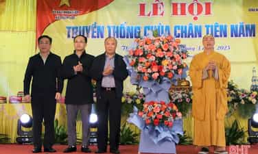 Lễ hội Chùa Chân Tiên
