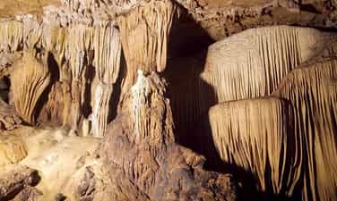 Hang động Thẳm Khến