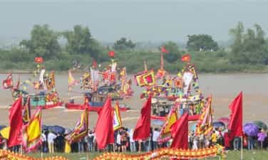 リュックダウ川の軍事祭典 