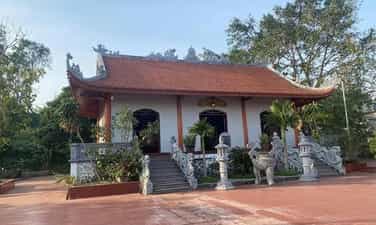 Temple of the Grand Scholar Le Nhan Quy