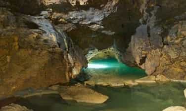 河江恩洞 (Ha Giang En Cave) - 拥有狂野、雄伟之美和独特峡谷系统的洞穴