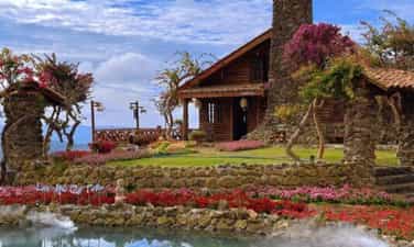 Lac Hu Ancient Town