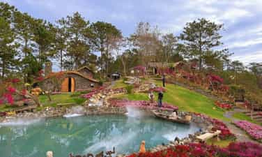 Lac Hu Ancient Town