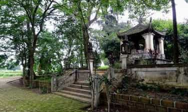 Ngo Quyen temple and mausoleum