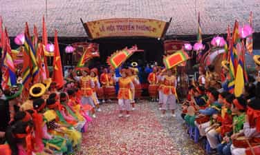 Lễ hội làng Bát Tràng