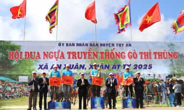 LỄ HỘI ĐUA NGỰA GÒ THÌ THÙNG